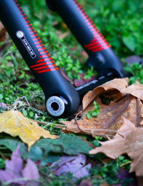 FOCUS front fork thru axle 15mm with leaves around